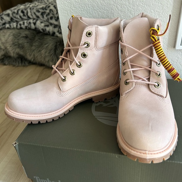 NEW IN BOX! Timberland Pink Nubuck Waterproof, Insulated Boots - Picture 3 of 9